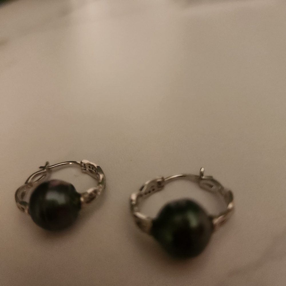 9mm Cultured Tahitan Pearl W/ .14 ctw Round White Topaz Rhodium Over S/S Earring - Picture 3 of 6